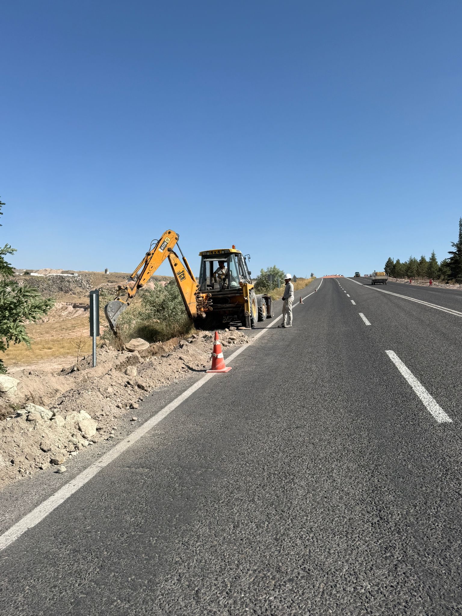 Sulusaray Kasabası Üniversite 2000 Evler yol güzergahı aydınlatma tesisi çalışmaları başladı…